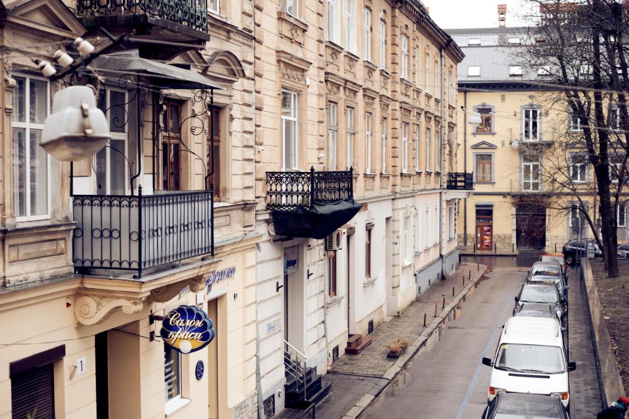 Apartments Near Potocki Palace Lviv Exterior foto