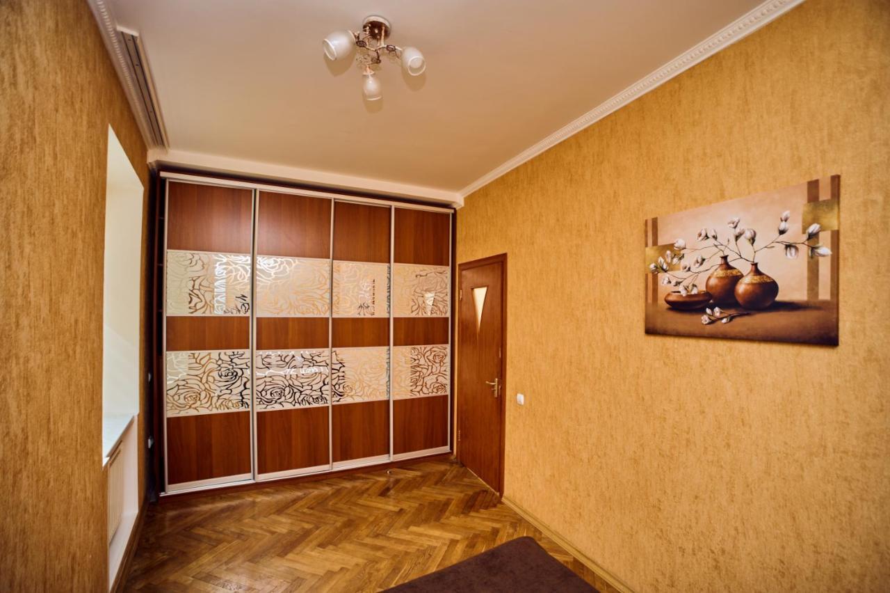 Apartments Near Potocki Palace Lviv Exterior foto
